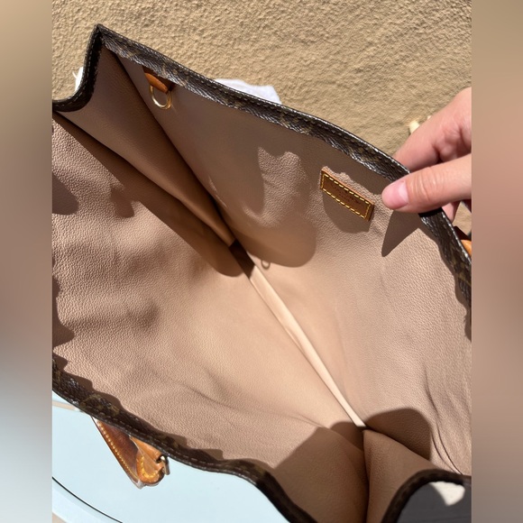 Louis Vuitton Tote - Picture 3 of 8